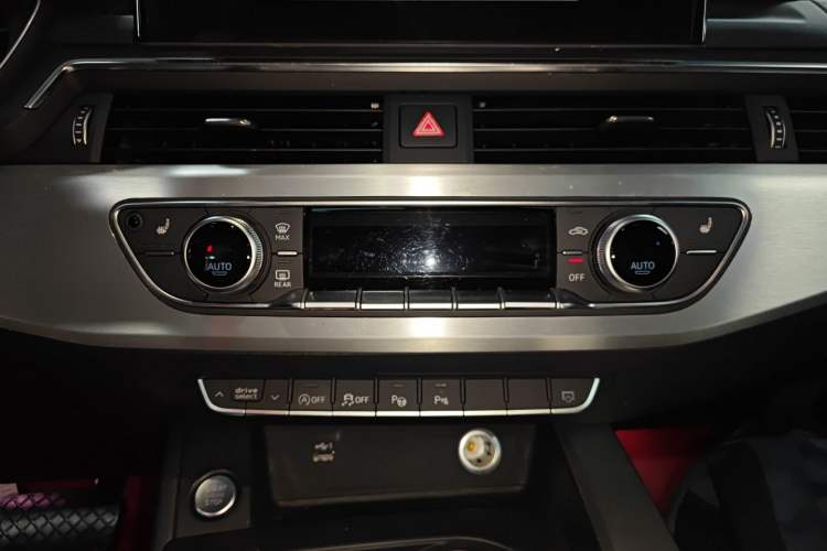 Used Audi A4L 2022 40 TFSI Luxury Dynamic Model Audio And AC Panel