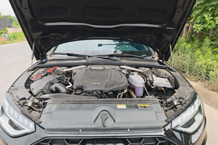 Used Audi A4L 2022 40 TFSI Luxury Dynamic Model Engine Bay