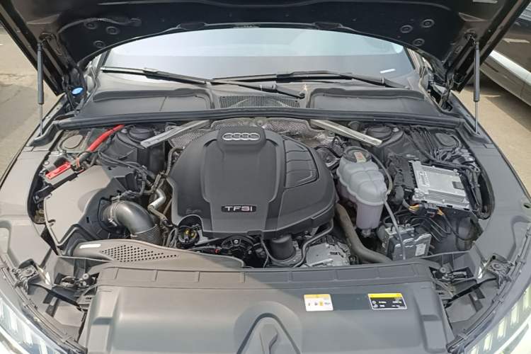 Used Audi A4L 2022 40 TFSI Fashion Dynamic Model Engine Bay