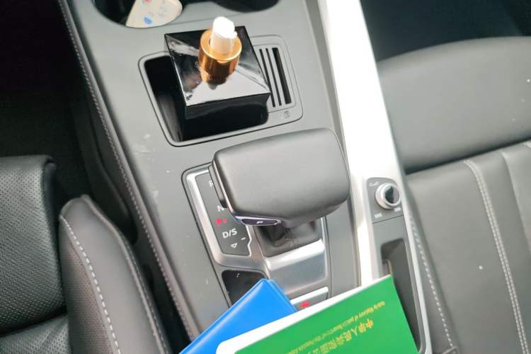 Used Audi A4L 2022 40 TFSI Luxury Dynamic Model Gear Lever