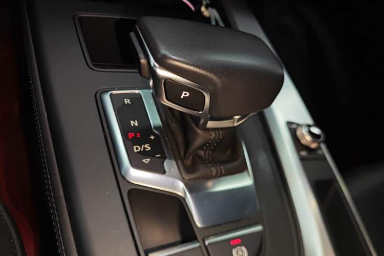 Used Audi A4L 2022 40 TFSI Luxury Dynamic Model Gear Lever