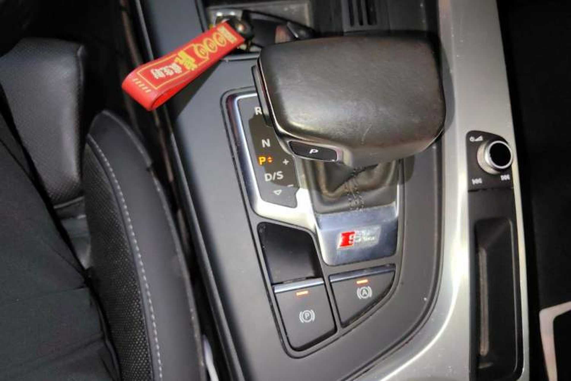 Used Audi A4L 2022 40 TFSI Luxury Dynamic Model Gear Lever