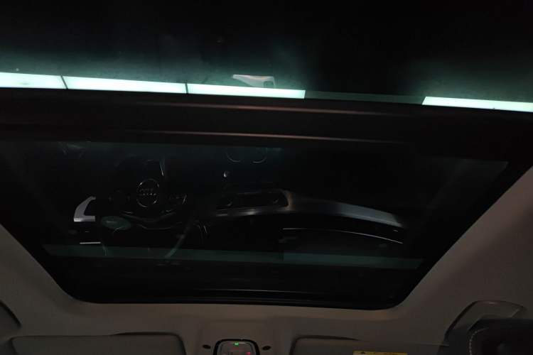 Used Audi A4L 2022 40 TFSI Luxury Dynamic Model Headliner