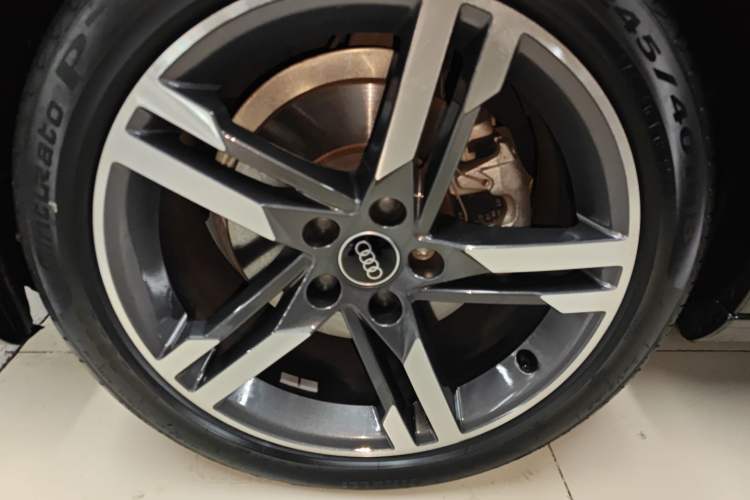 Used Audi A4L 2022 40 TFSI Luxury Dynamic Model Left Front Wheel Hub