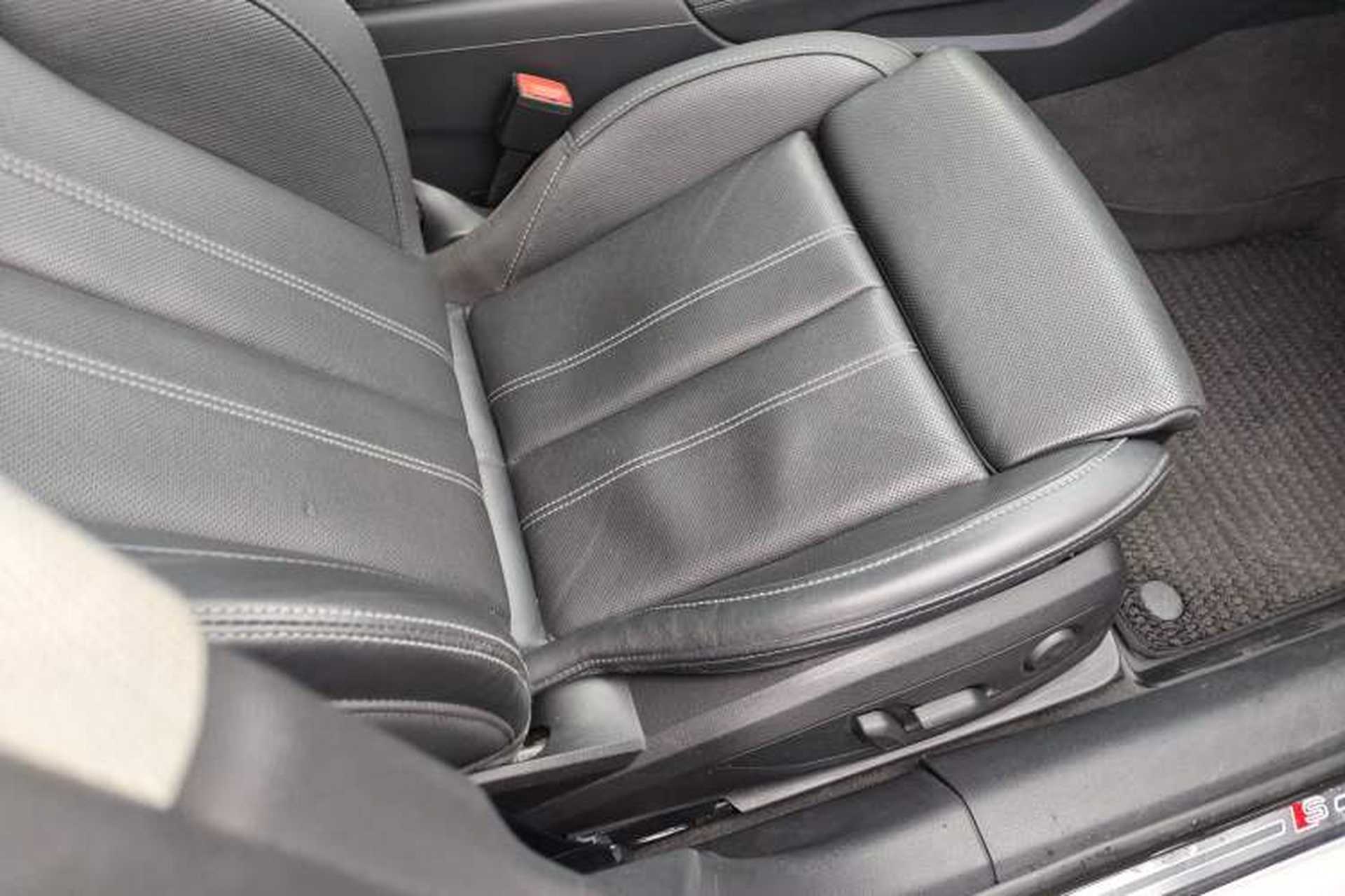 Used Audi A4L 2022 40 TFSI Luxury Dynamic Model Right Front Seat