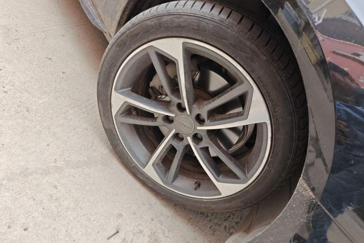 Used Audi A4L 2022 40 TFSI Fashion Dynamic Model Right Front Wheel Hub