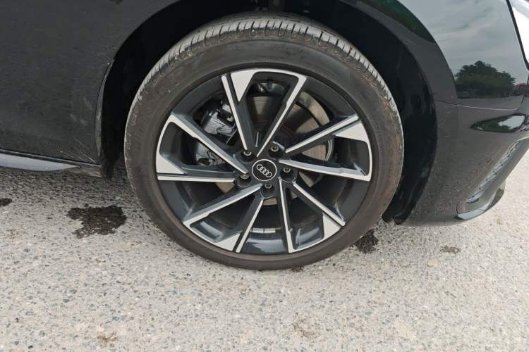 Used Audi A4L 2022 40 TFSI Luxury Dynamic Model Right Front Wheel Hub