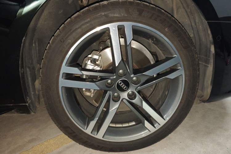 Used Audi A4L 2022 40 TFSI Luxury Dynamic Model Right Front Wheel Hub