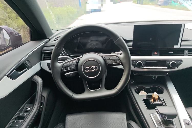 Used Audi A4L 2022 40 TFSI Luxury Dynamic Model Steering Wheel