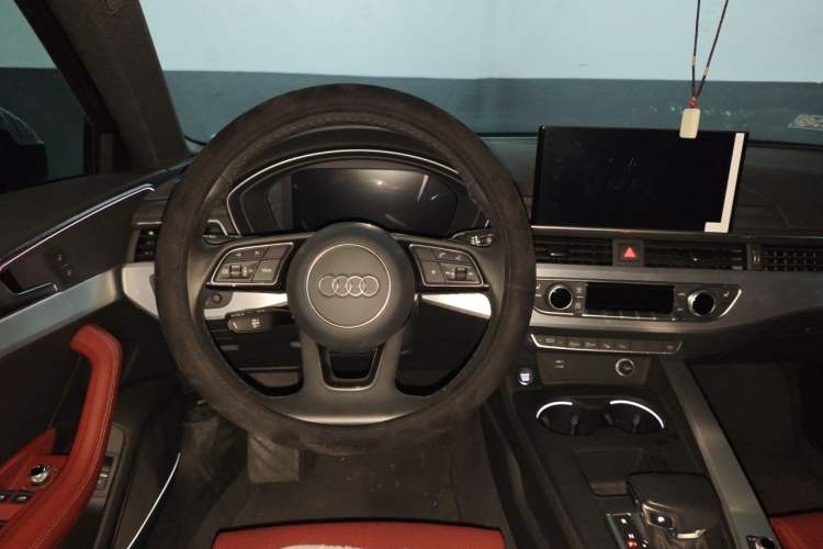 Used Audi A4L 2022 40 TFSI Luxury Dynamic Model Steering Wheel