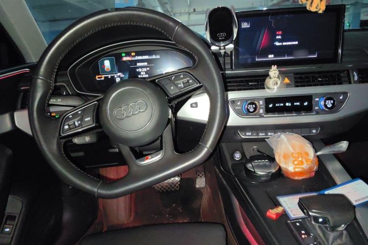 Used Audi A4L 2022 40 TFSI Luxury Dynamic Model Steering Wheel