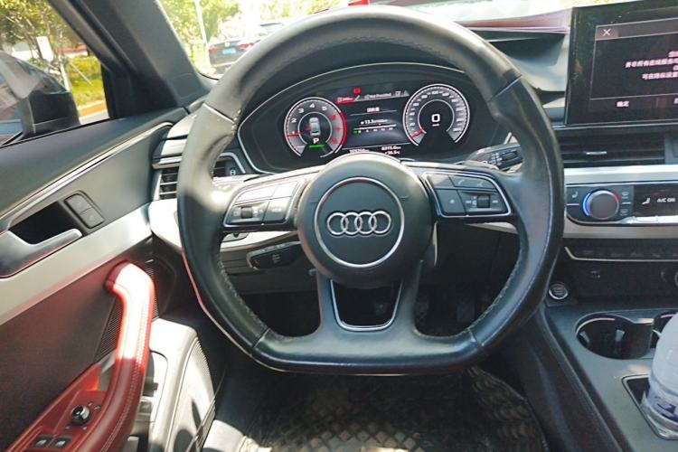 Used Audi A4L 2022 40 TFSI Luxury Dynamic Model Steering Wheel