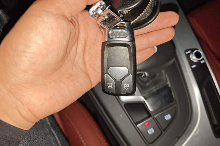 Used Audi A4L 2022 40 TFSI Luxury Dynamic Model Vehicle Key
