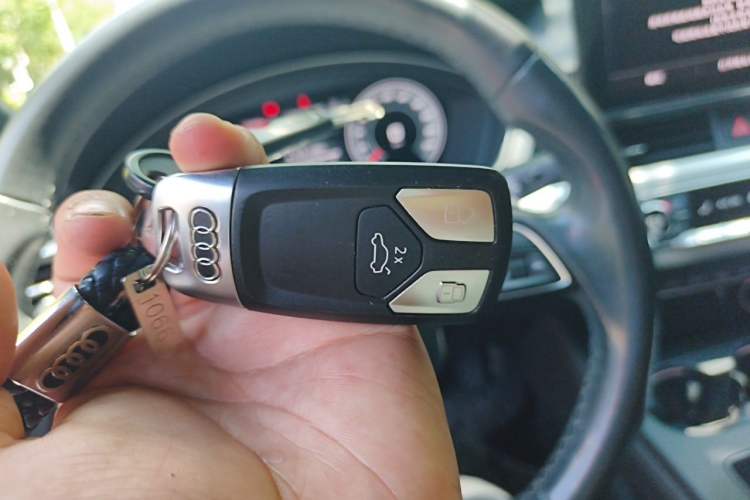 Used Audi A4L 2022 40 TFSI Luxury Dynamic Model Vehicle Key