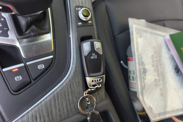 Used Audi A4L 2022 40 TFSI Stylish and Elegant Edition Vehicle Key
