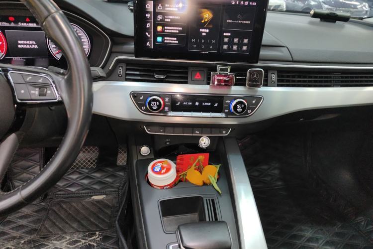 Used Audi A4L 2022 40 TFSI Luxury Dynamic Model Center Console
