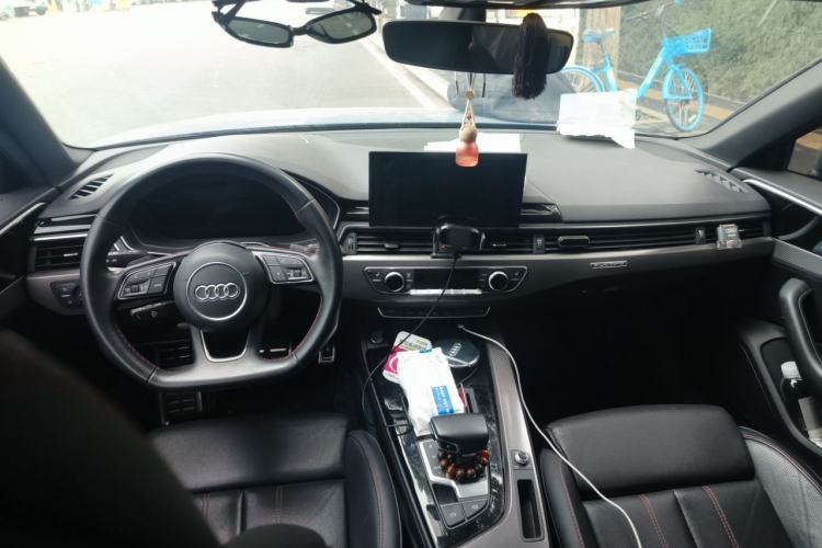 Used Audi A4L 2022 40 TFSI Luxury Dynamic Model Center Console