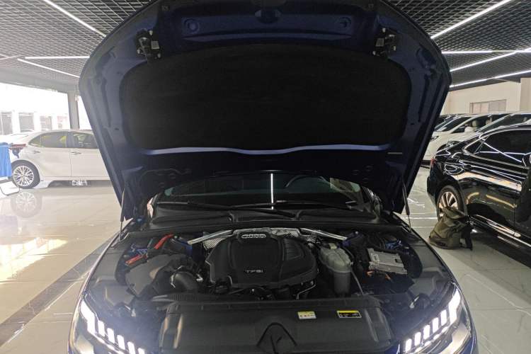 Used Audi A4L 2022 40 TFSI Luxury Dynamic Model Engine Bay