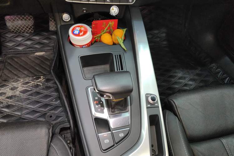 Used Audi A4L 2022 40 TFSI Luxury Dynamic Model Gear Lever