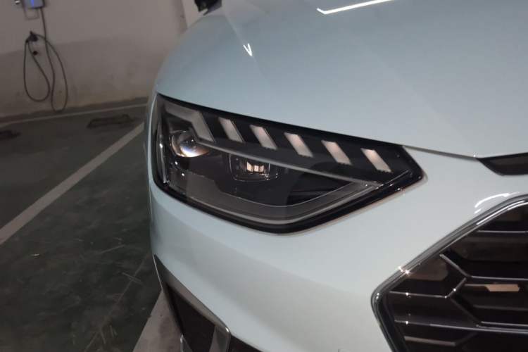 Used Audi A4L 2022 40 TFSI Fashion Dynamic Model Right Front Headlight