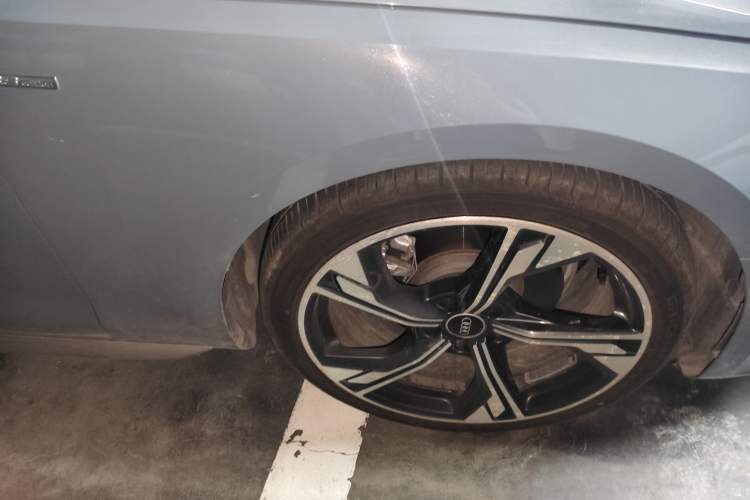 Used Audi A4L 2022 40 TFSI quattro RS Performance Package Right Front Wheel Hub