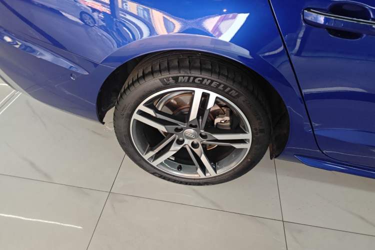 Used Audi A4L 2022 40 TFSI Luxury Dynamic Model Right Rear Wheel Hub