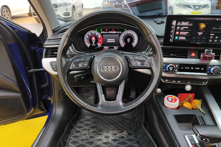 Used Audi A4L 2022 40 TFSI Luxury Dynamic Model Steering Wheel