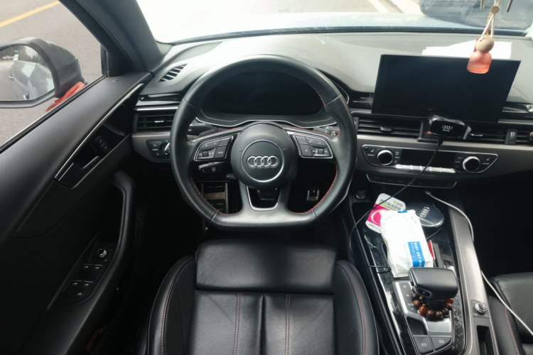 Used Audi A4L 2022 40 TFSI Luxury Dynamic Model Steering Wheel