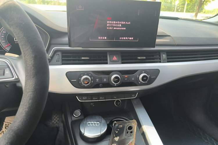 Used Audi A4L 2022 40 TFSI Fashion Dynamic Model Audio And AC Panel