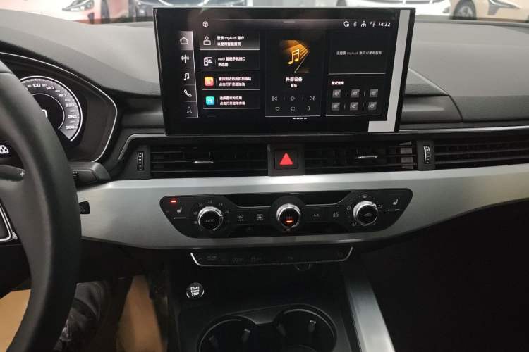 Used Audi A4L 2022 40 TFSI Fashion Dynamic Model Audio And AC Panel