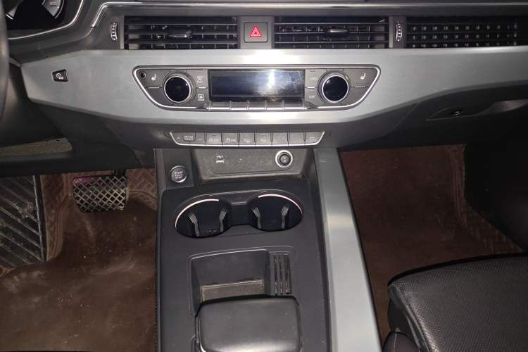 Used Audi A4L 2022 40 TFSI Luxury Dynamic Model Audio And AC Panel