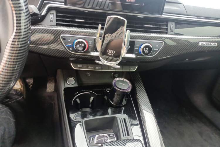 Used Audi A4L 2022 40 TFSI Fashion Dynamic Model Audio And AC Panel