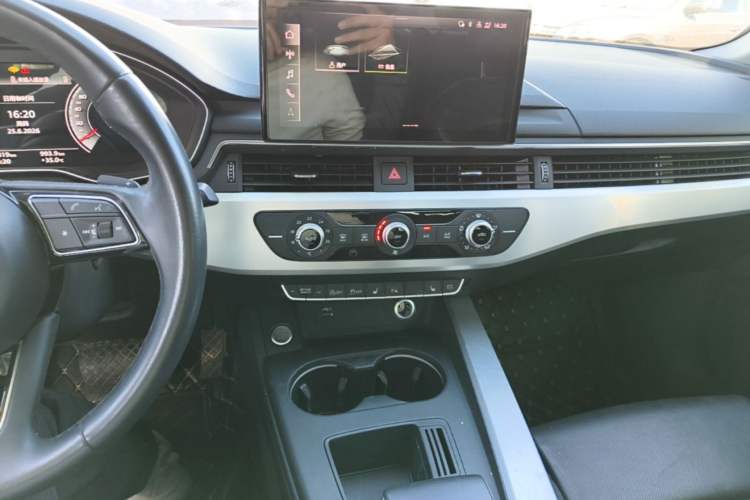 Used Audi A4L 2022 40 TFSI Fashion Dynamic Model Audio And AC Panel