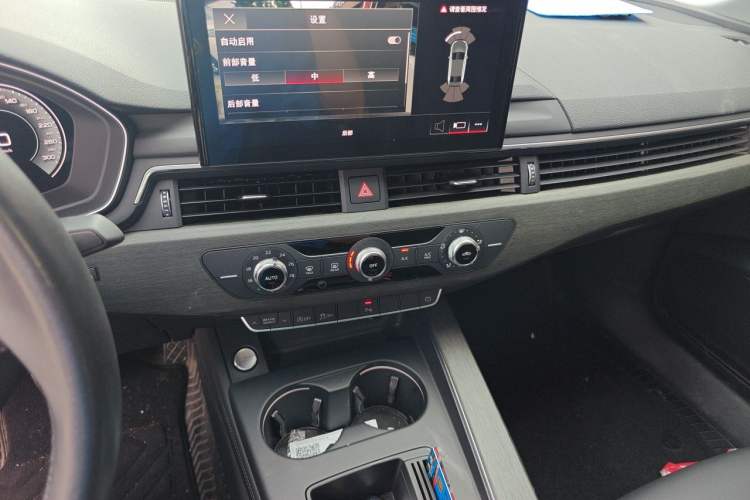 Used Audi A4L 2022 40 TFSI Stylish and Elegant Edition Audio And AC Panel