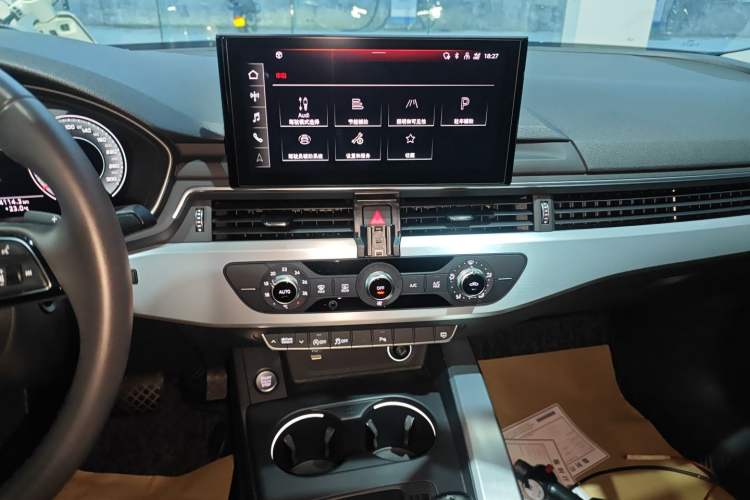 Used Audi A4L 2022 40 TFSI Fashion Dynamic Model Audio And AC Panel