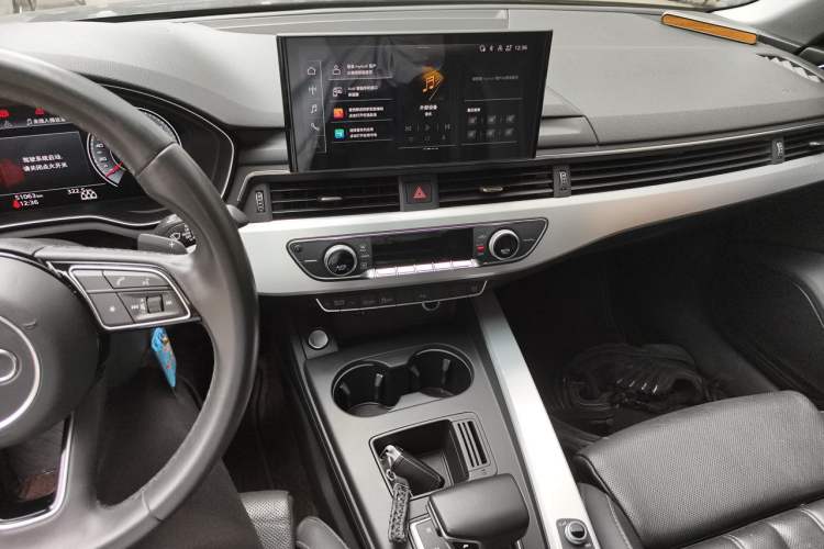 Used Audi A4L 2022 40 TFSI Fashion Dynamic Model Audio And AC Panel