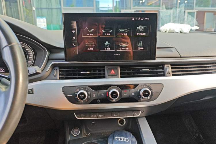 Used Audi A4L 2022 40 TFSI Fashion Dynamic Model Audio And AC Panel