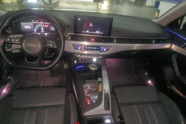 Used Audi A4L 2022 40 TFSI Luxury Dynamic Model Center Console