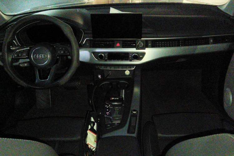 Used Audi A4L 2022 40 TFSI Fashion Dynamic Model Center Console
