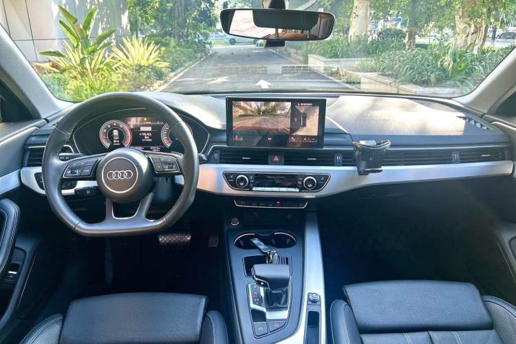 Used Audi A4L 2022 40 TFSI Luxury Dynamic Model Center Console