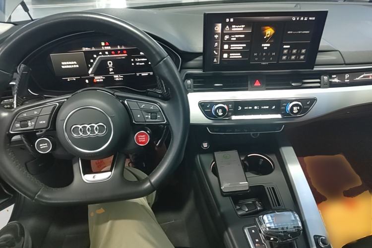 Used Audi A4L 2022 40 TFSI Luxury Dynamic Model Center Console