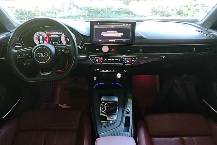 Used Audi A4L 2022 40 TFSI Luxury Dynamic Model Center Console