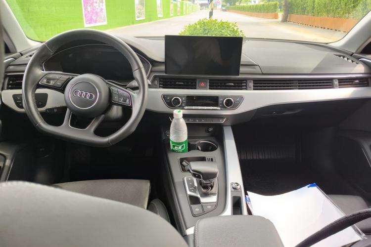 Used Audi A4L 2022 40 TFSI Luxury Dynamic Model Center Console