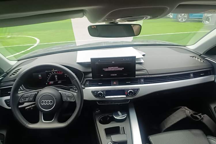 Used Audi A4L 2022 40 TFSI Luxury Dynamic Model Center Console