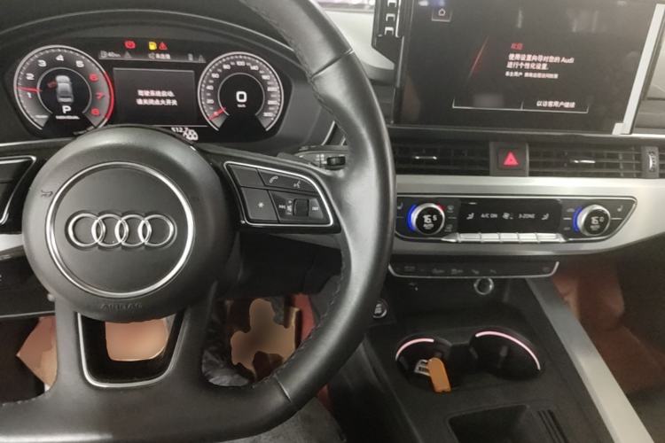 Used Audi A4L 2022 40 TFSI Luxury Dynamic Model Center Console