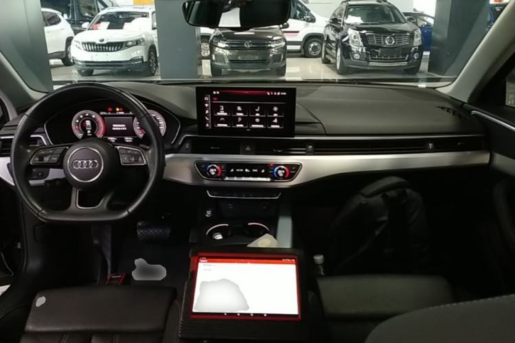 Used Audi A4L 2022 40 TFSI Luxury Dynamic Model Center Console