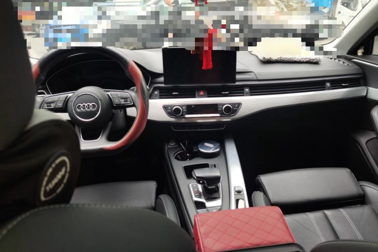 Used Audi A4L 2022 40 TFSI Luxury Dynamic Model Center Console