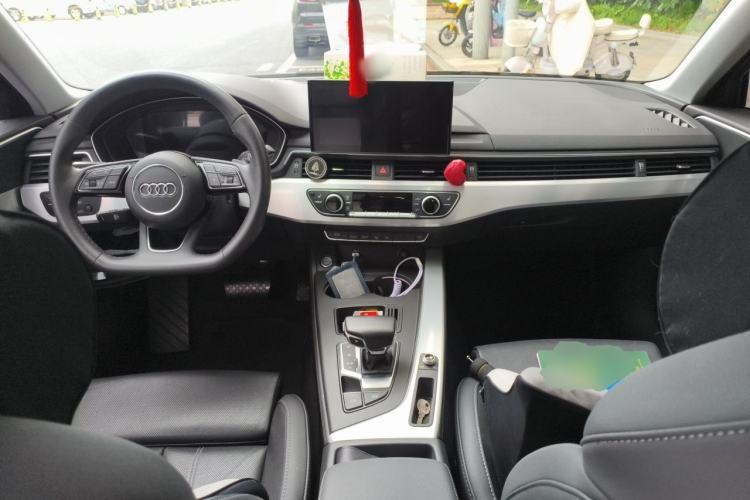 Used Audi A4L 2022 40 TFSI Luxury Dynamic Model Center Console