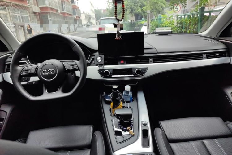 Used Audi A4L 2022 40 TFSI Luxury Dynamic Model Center Console