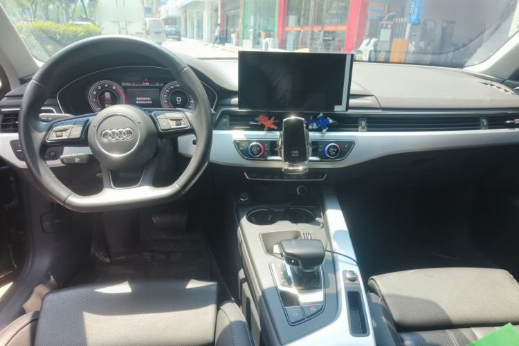 Used Audi A4L 2022 40 TFSI Luxury Dynamic Model Center Console